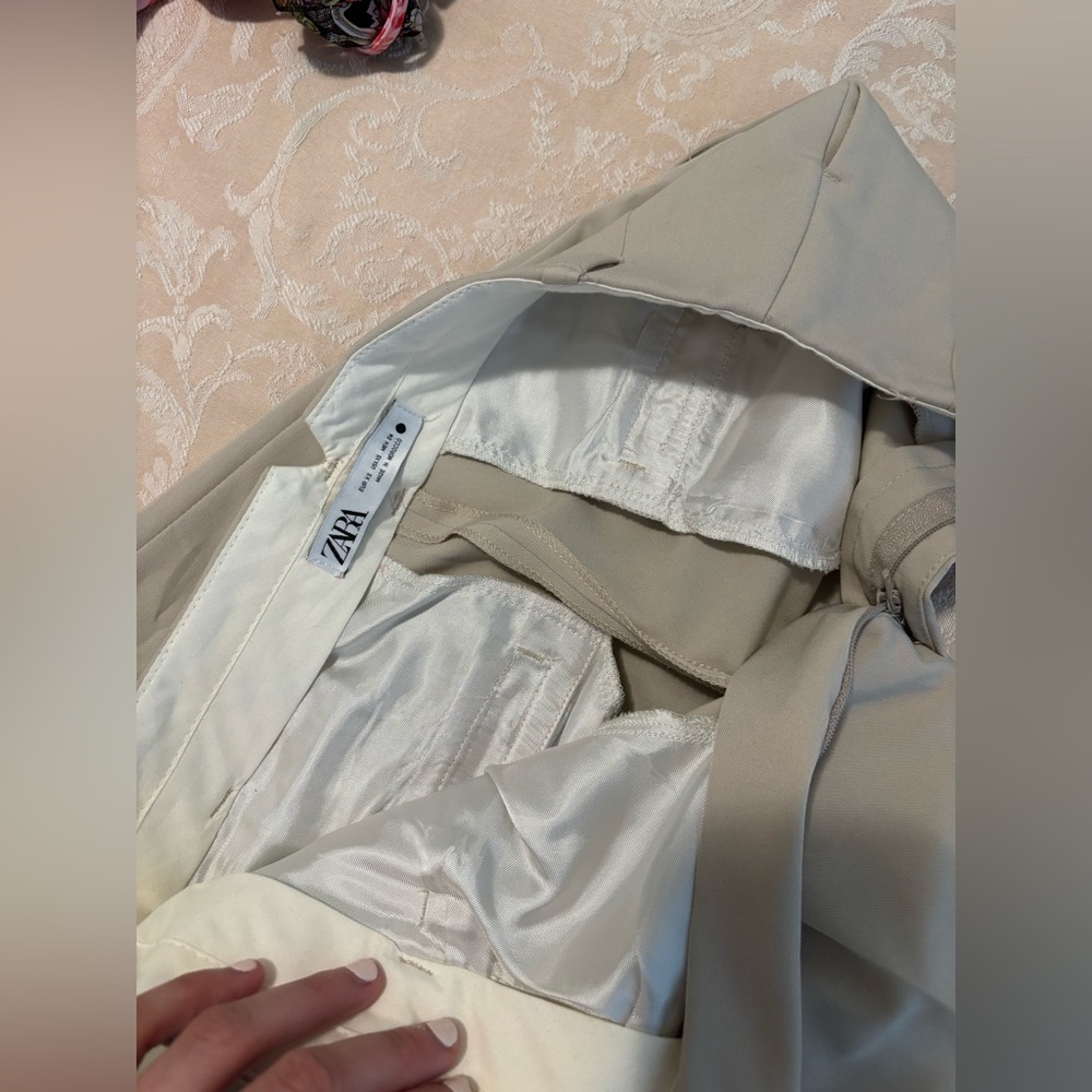 Zara Cream High-Waisted Dress Pants - Picture 9 of 9